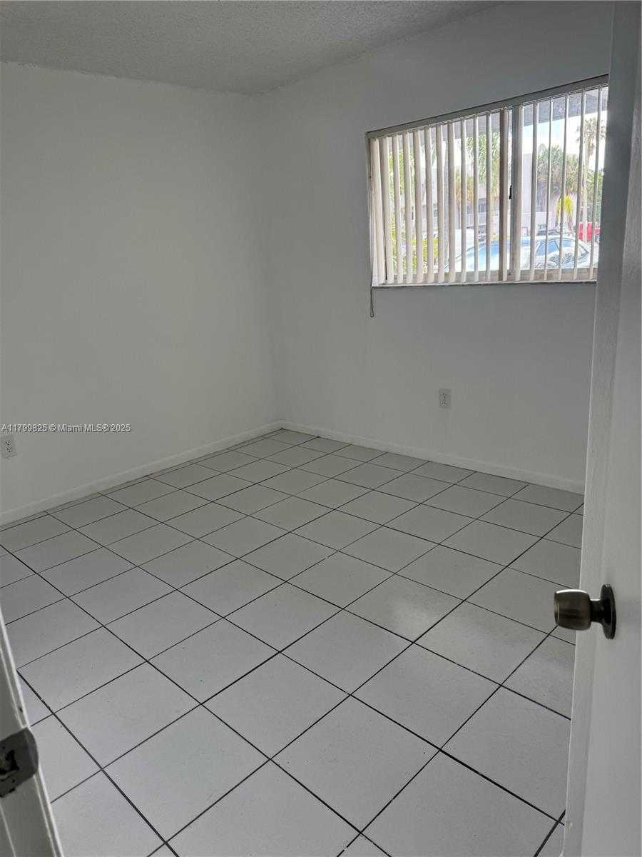 Small Image of 2710 WEST 76TH ST #103, Hialeah Number 6