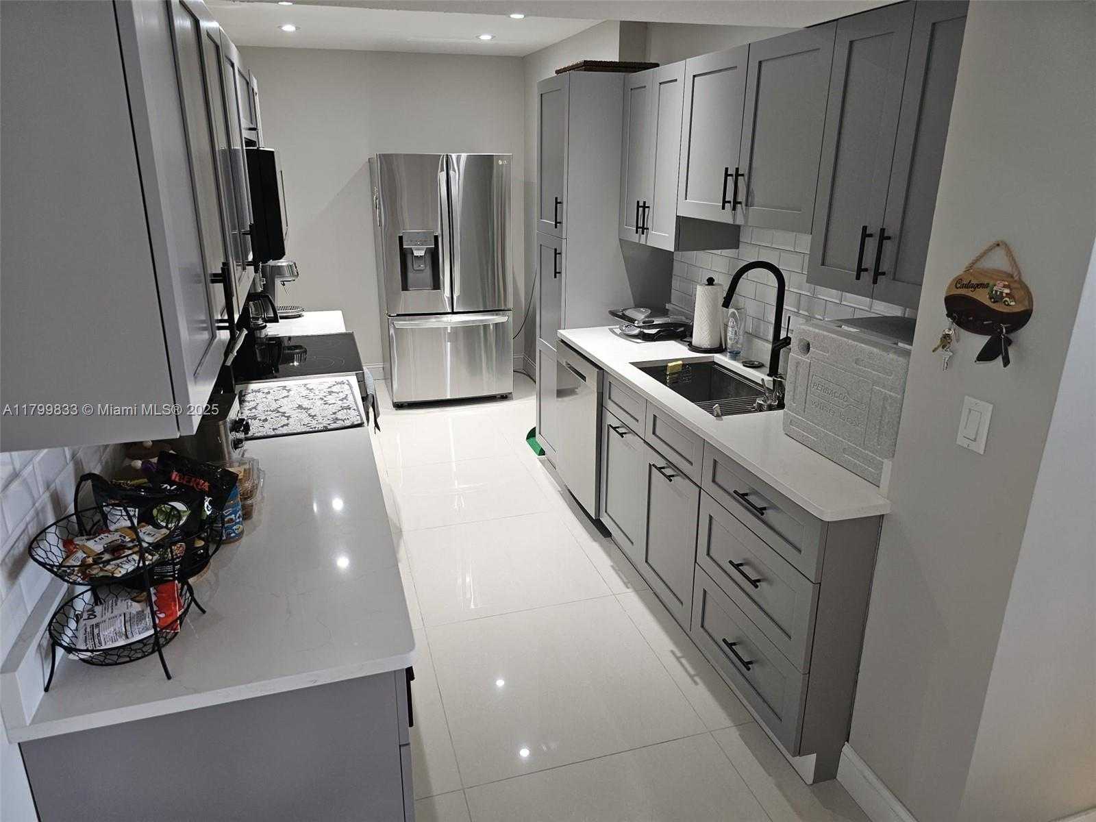 Small Image of 3850 WASHINGTON ST #704, Hollywood Number 14