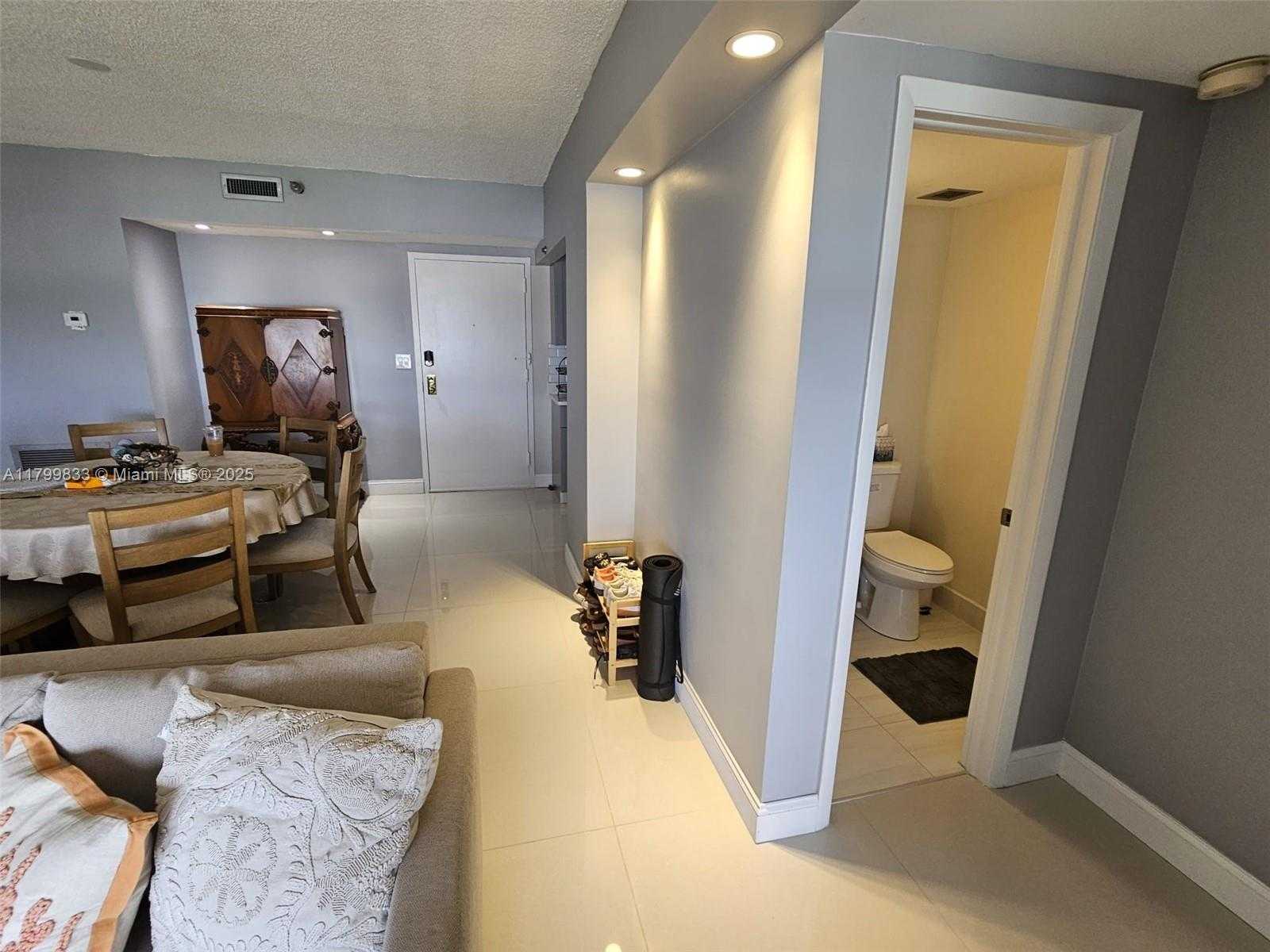 Small Image of 3850 WASHINGTON ST #704, Hollywood Number 16