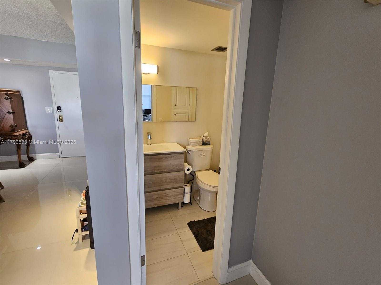 Small Image of 3850 WASHINGTON ST #704, Hollywood Number 17