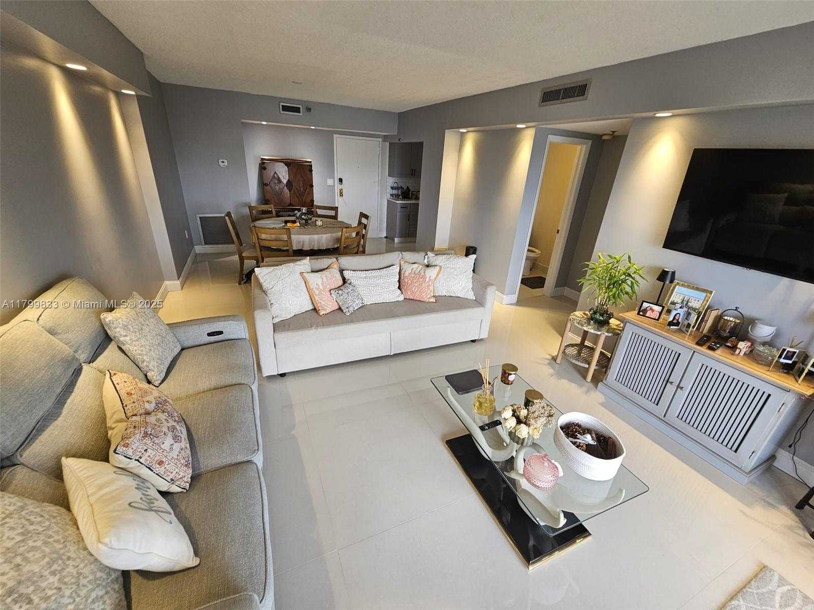 Small Image of 3850 WASHINGTON ST #704, Hollywood Number 5