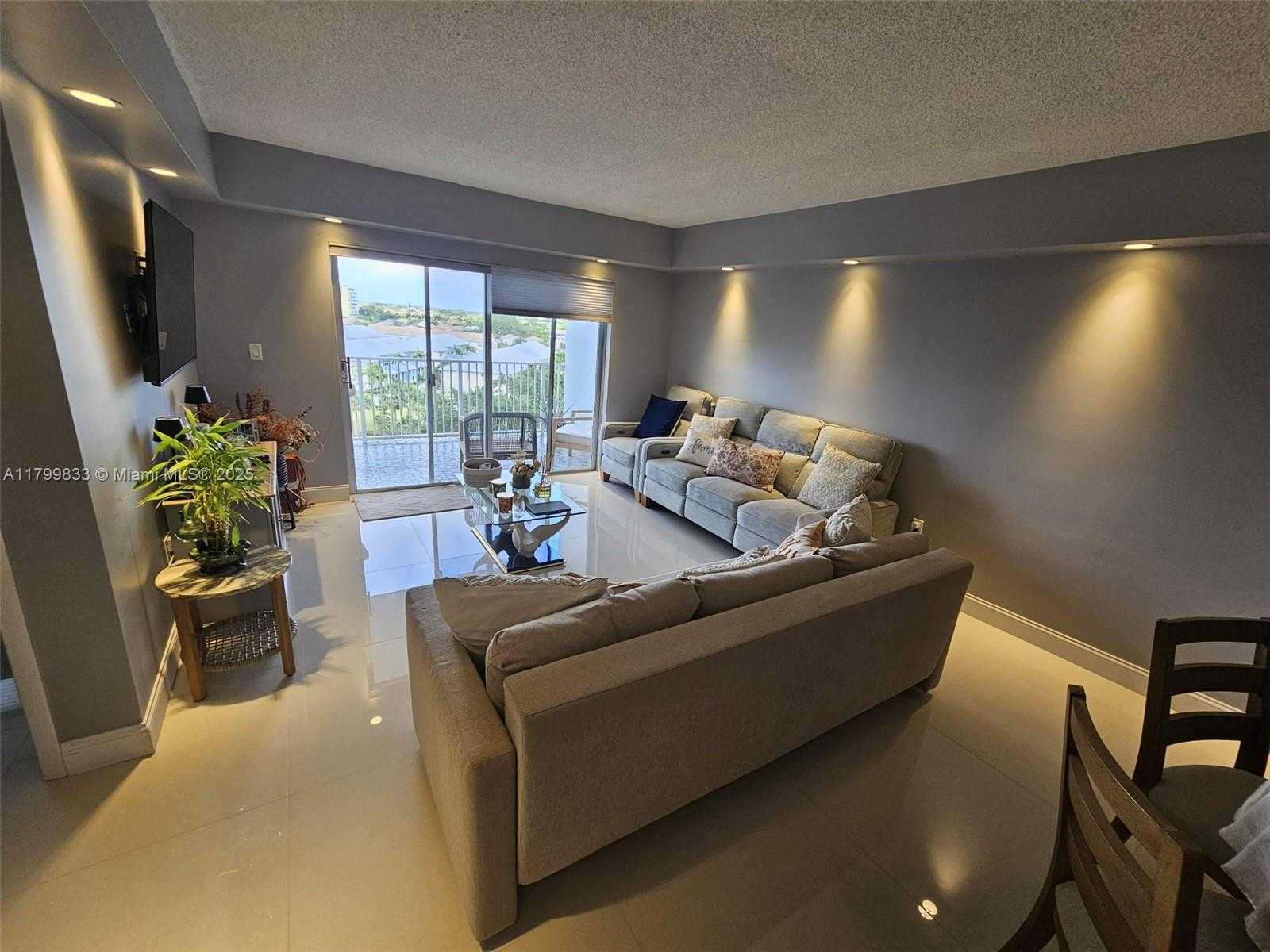 Small Image of 3850 WASHINGTON ST #704, Hollywood Number 6