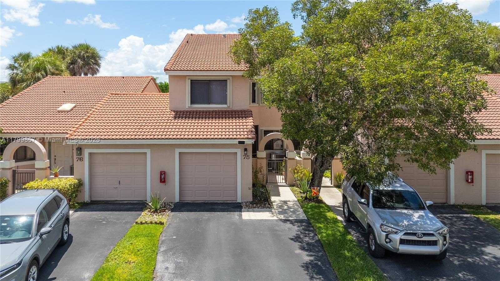 Small Image of 16624 GREENS EDGE CIR #75, Weston Number 3