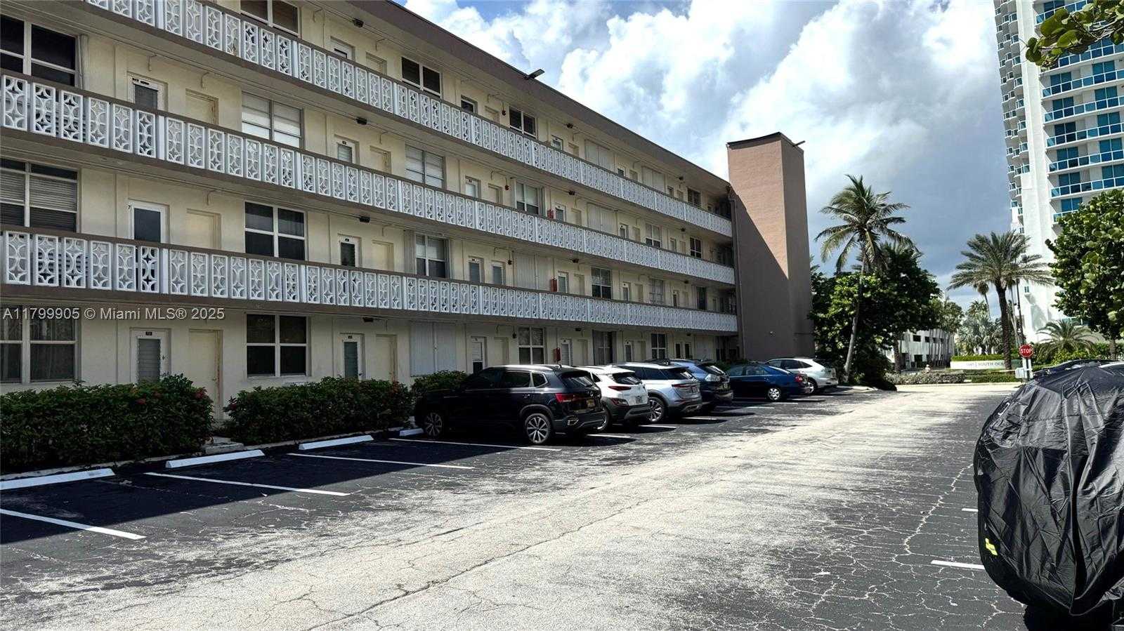 Small Image of 1936 SOUTH OCEAN DR #8D, Hallandale Beach Number 4