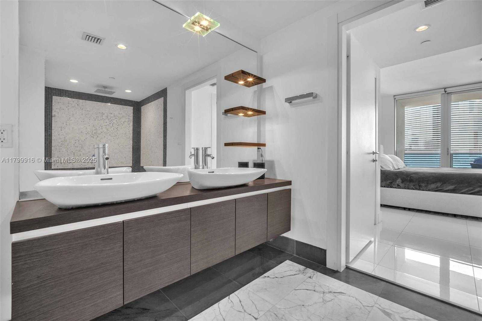Small Image of 200 BISCAYNE BOULEVARD WAY #4012, Miami Number 10