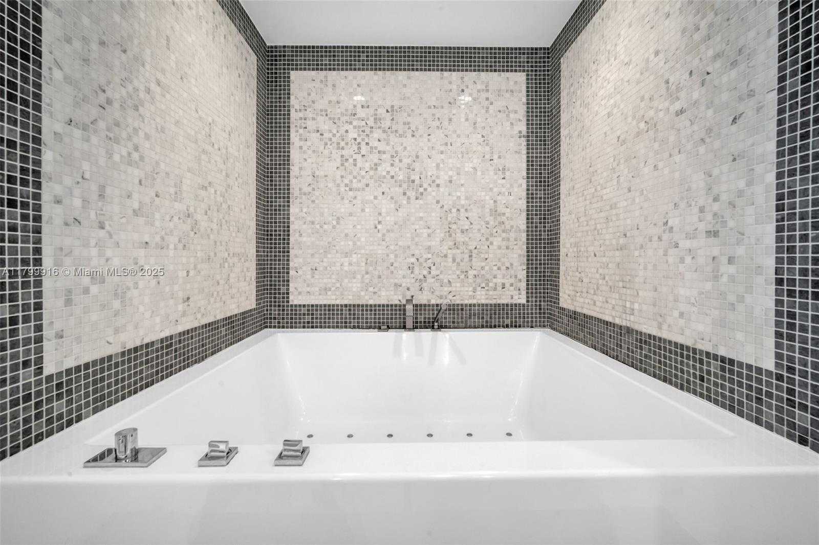 Small Image of 200 BISCAYNE BOULEVARD WAY #4012, Miami Number 11