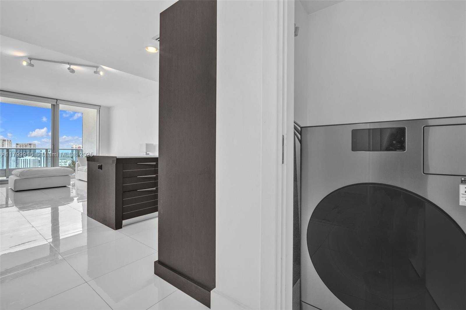 Small Image of 200 BISCAYNE BOULEVARD WAY #4012, Miami Number 13