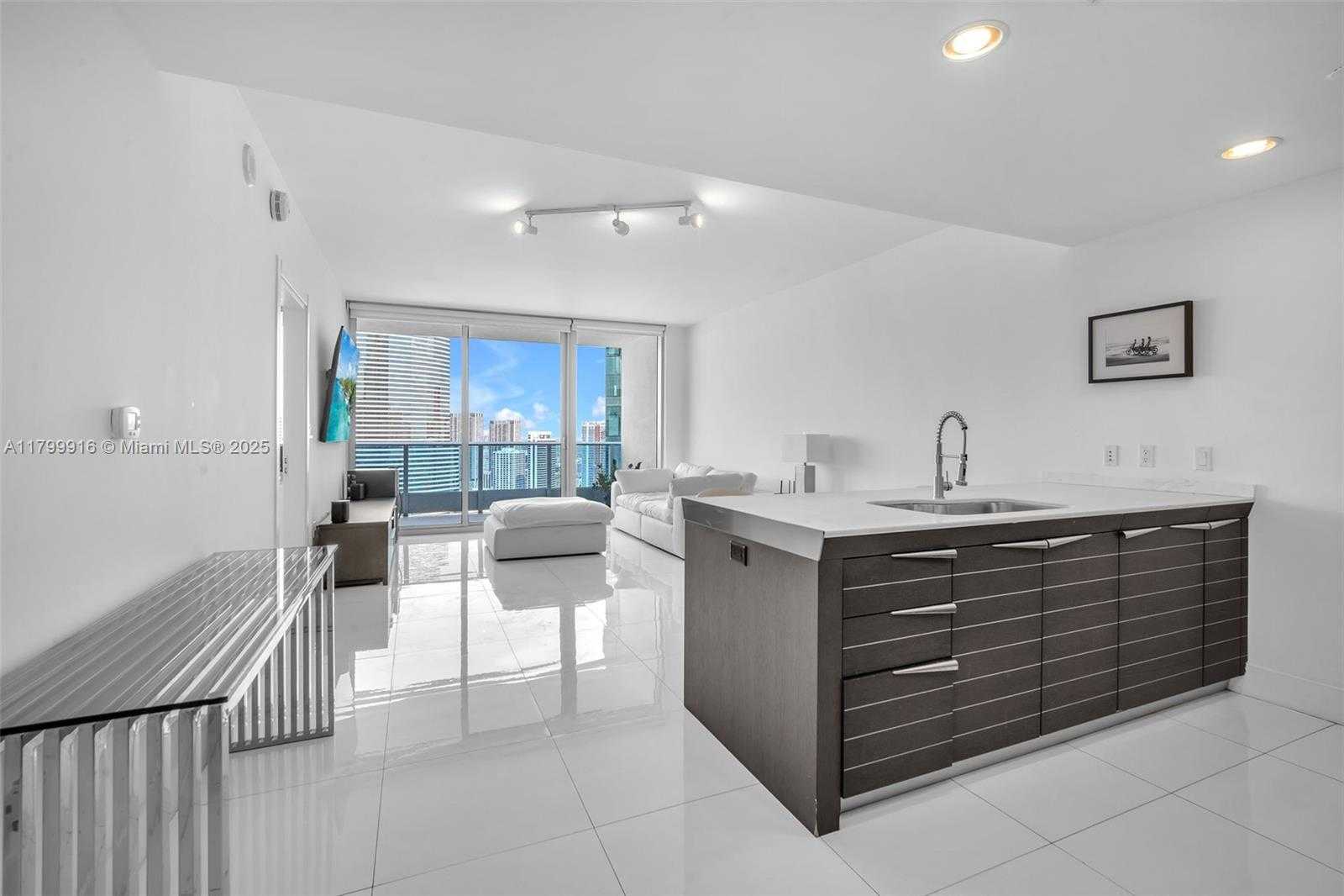 Small Image of 200 BISCAYNE BOULEVARD WAY #4012, Miami Number 3