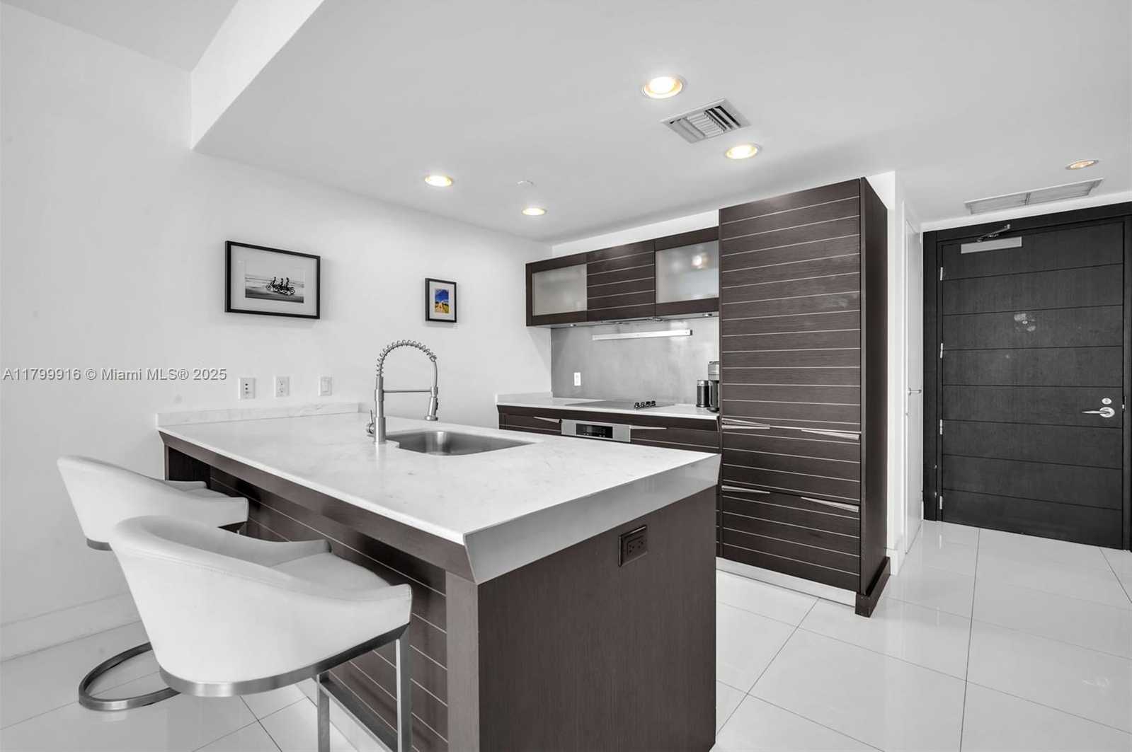 Small Image of 200 BISCAYNE BOULEVARD WAY #4012, Miami Number 5