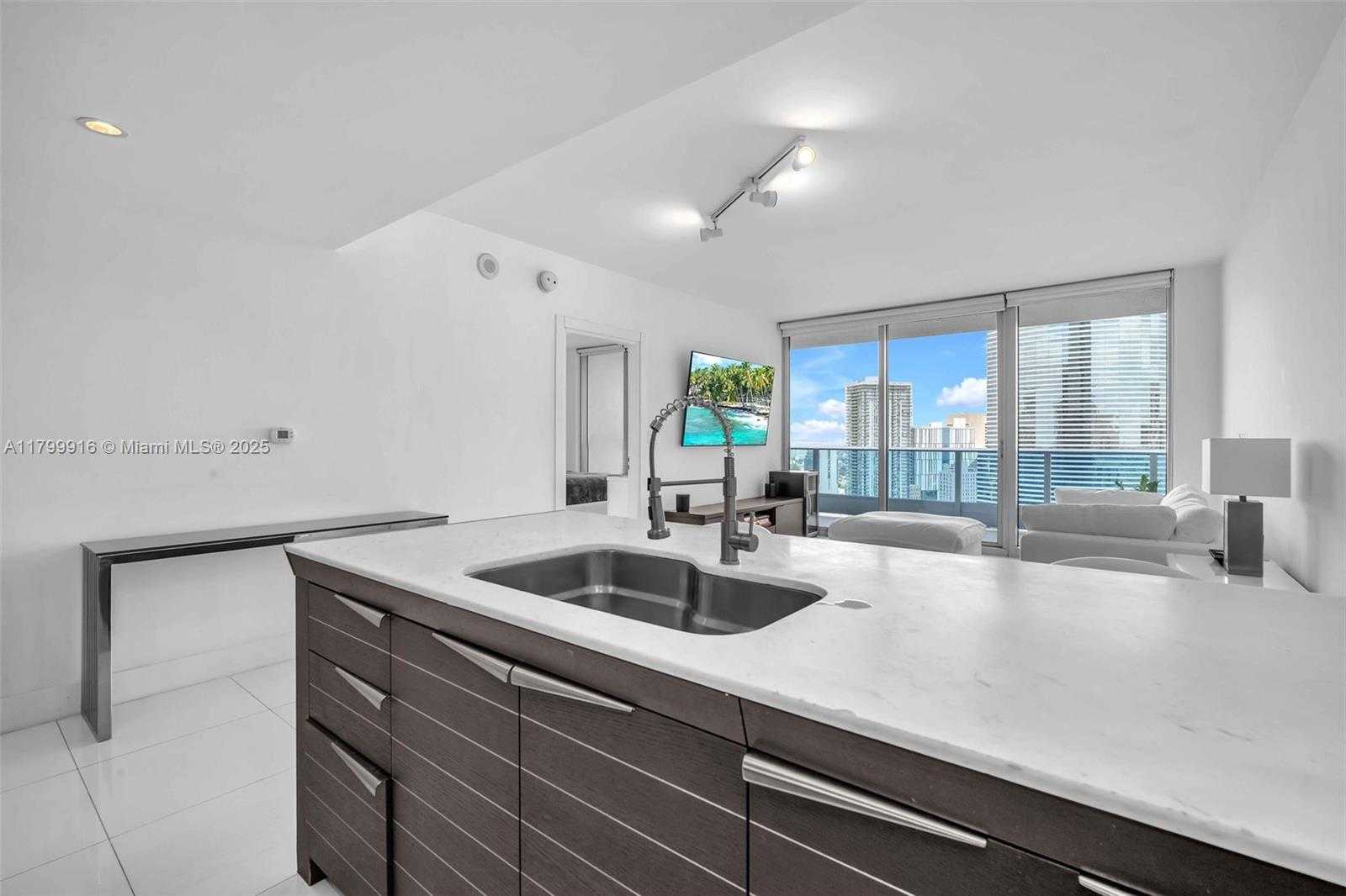 Small Image of 200 BISCAYNE BOULEVARD WAY #4012, Miami Number 6