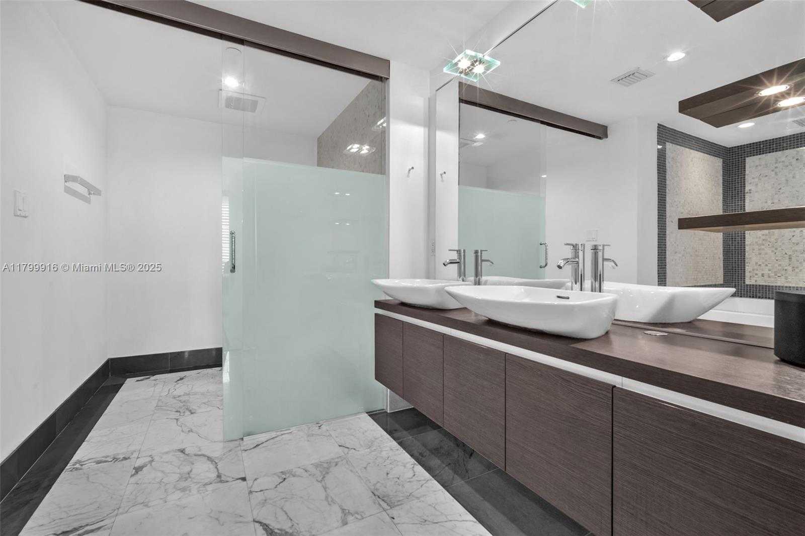 Small Image of 200 BISCAYNE BOULEVARD WAY #4012, Miami Number 9