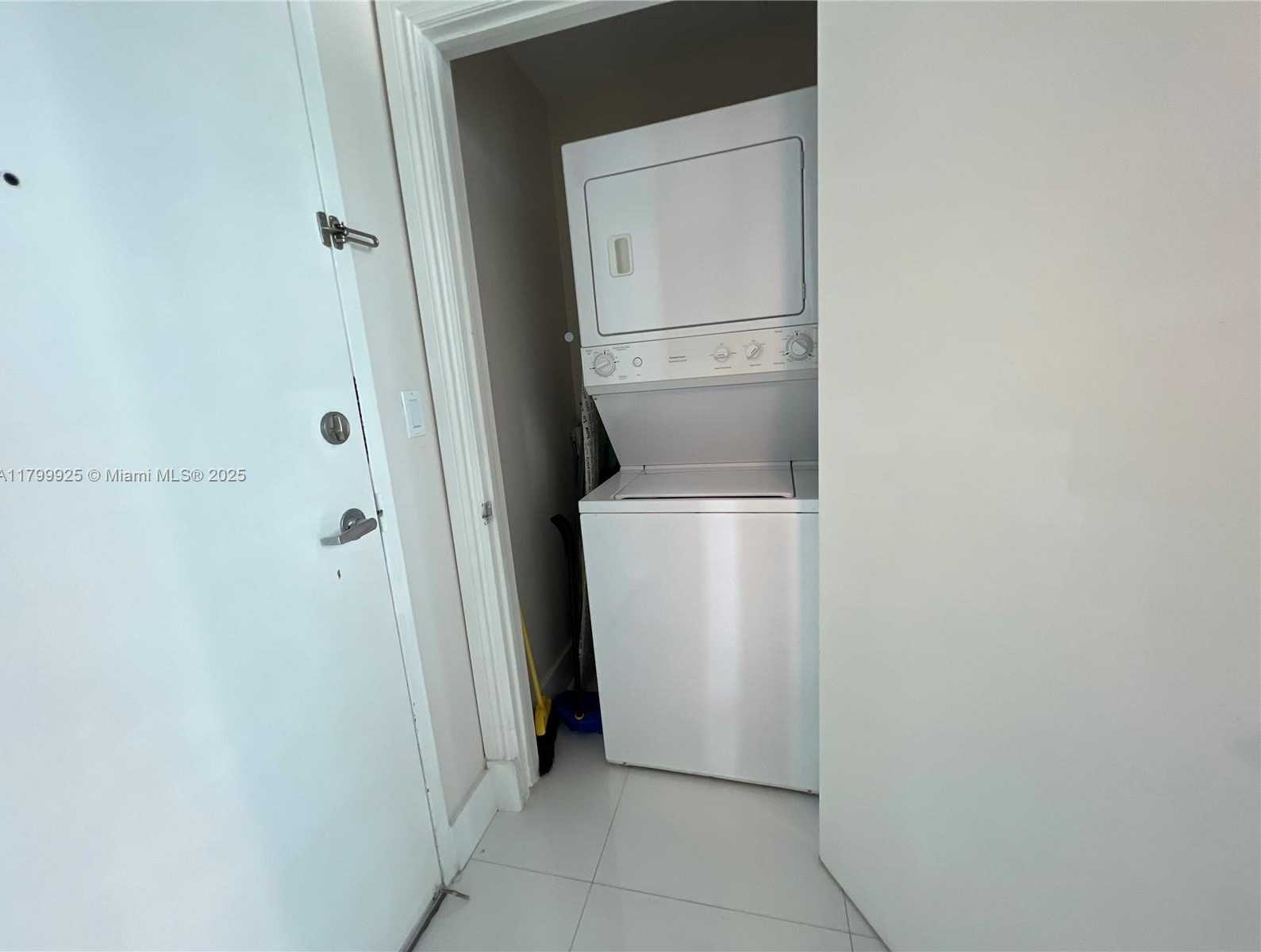 Small Image of 6515 COLLINS AVE #1801, Miami Beach Number 11