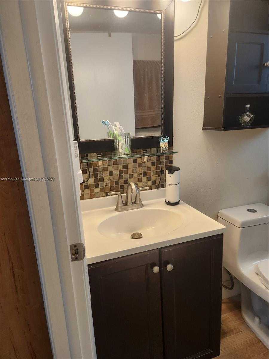 Small Image of 8041 Lake Dr, Doral, FL 33166, USA Number 10