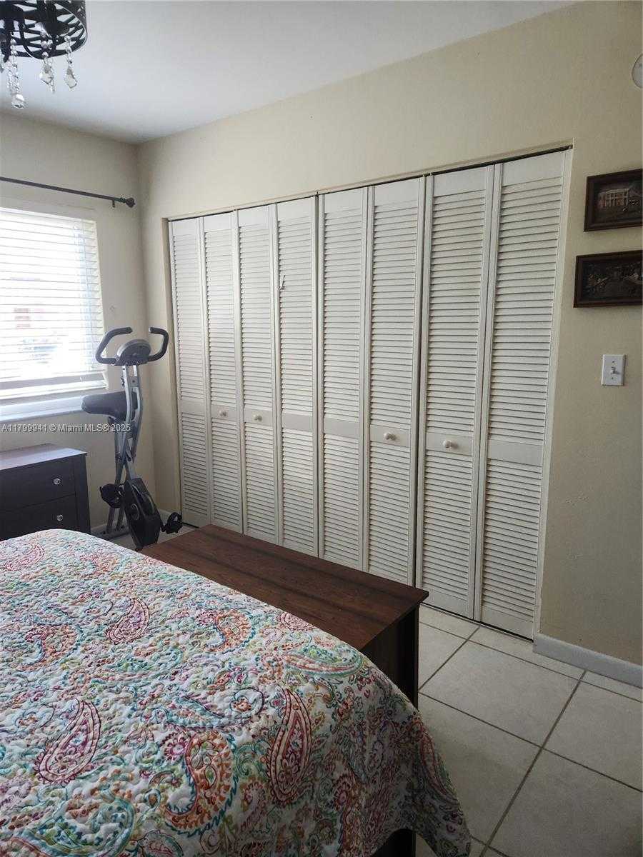 Small Image of 8041 Lake Dr, Doral, FL 33166, USA Number 14