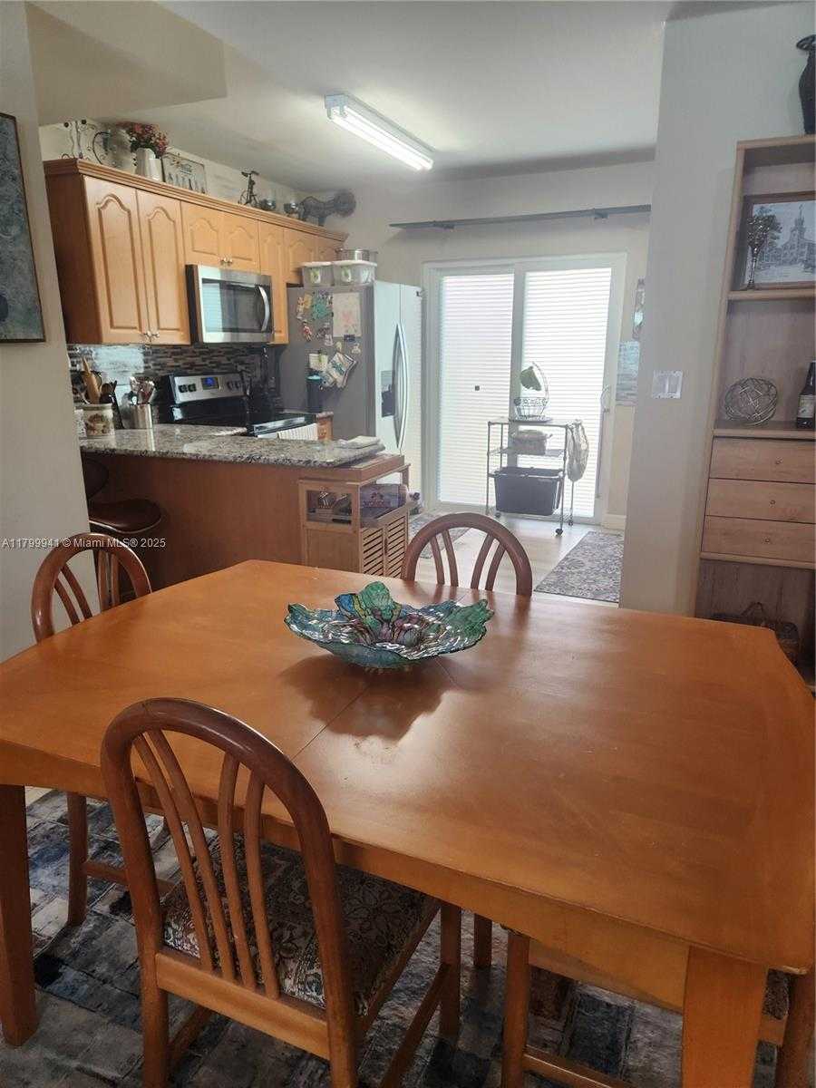 Small Image of 8041 Lake Dr, Doral, FL 33166, USA Number 4