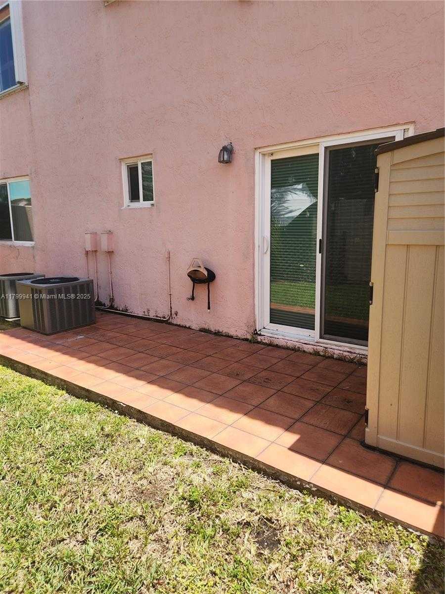 Small Image of 8041 Lake Dr, Doral, FL 33166, USA Number 8