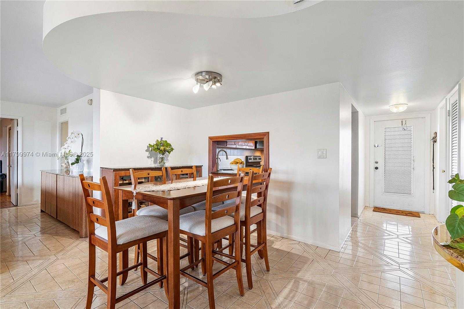 Small Image of 4800 HILLCREST LN #503, Hollywood Number 10