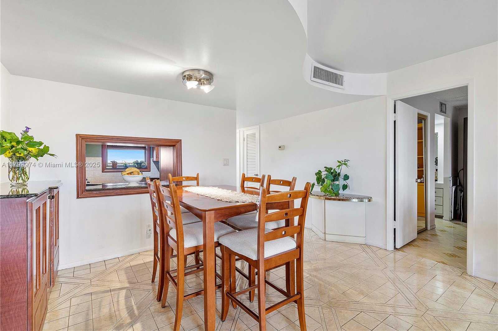 Small Image of 4800 HILLCREST LN #503, Hollywood Number 11