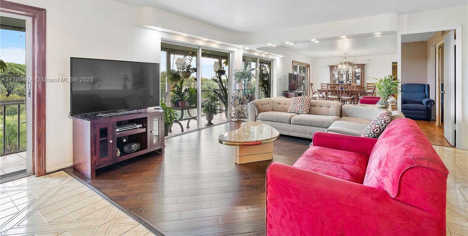 Small Image of 4800 HILLCREST LN #503, Hollywood Number 15