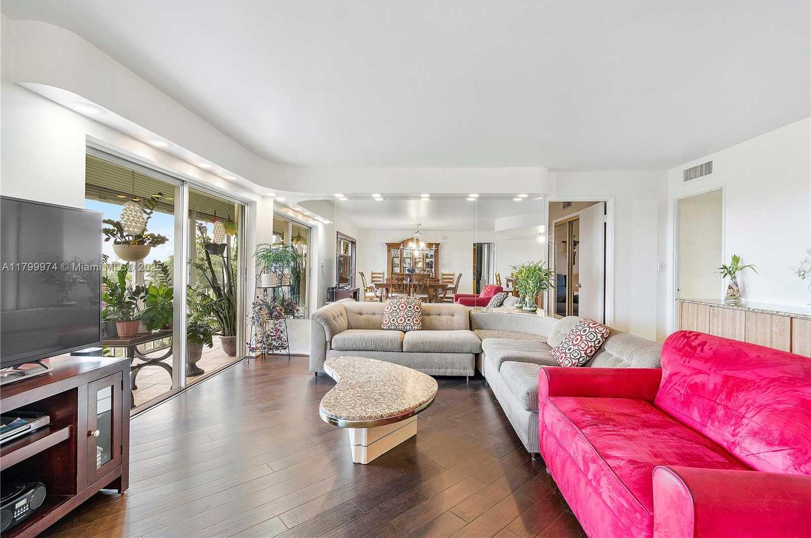 Small Image of 4800 HILLCREST LN #503, Hollywood Number 16