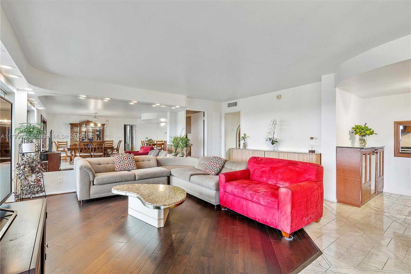 Small Image of 4800 HILLCREST LN #503, Hollywood Number 17