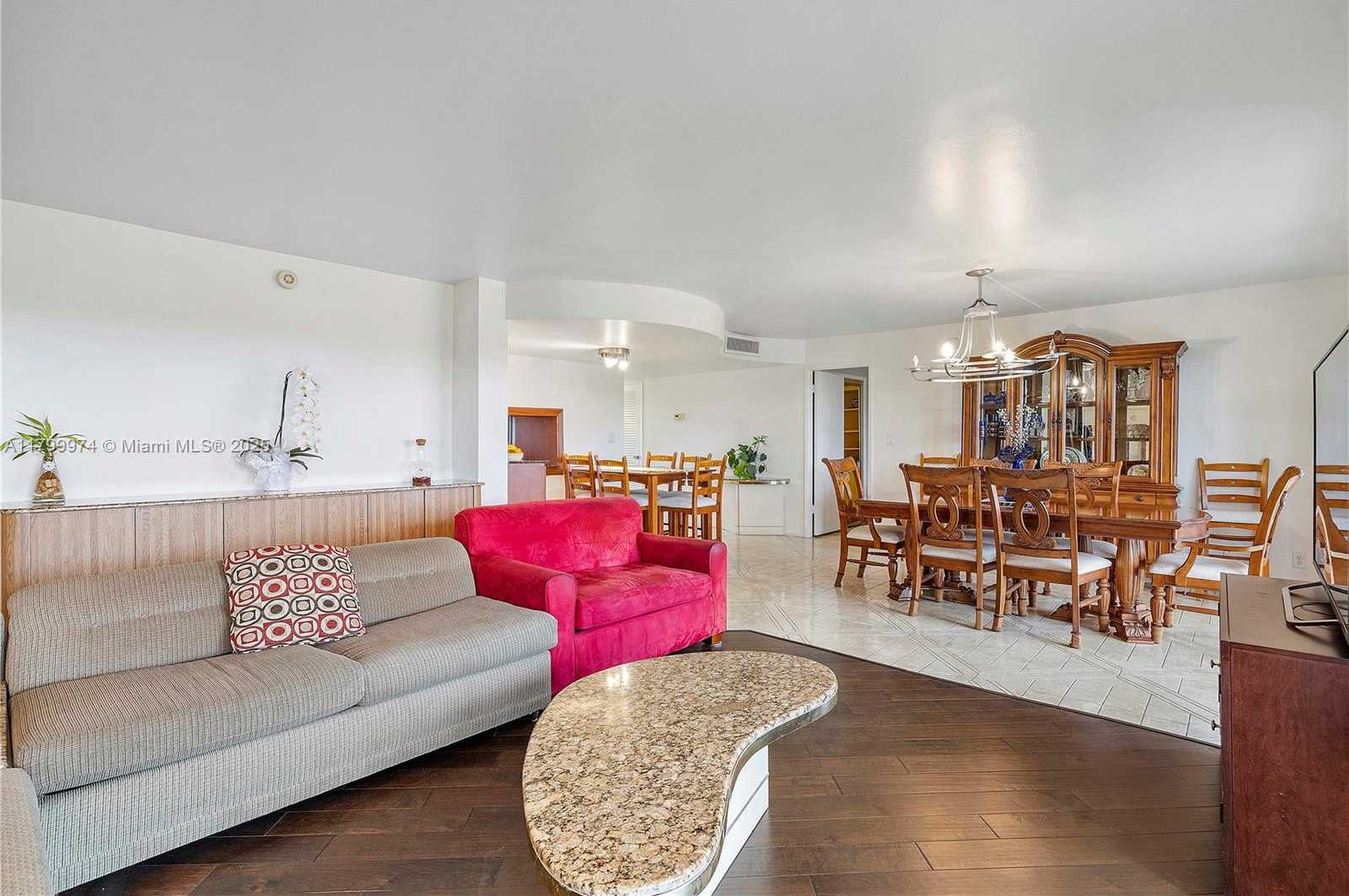 Small Image of 4800 HILLCREST LN #503, Hollywood Number 18