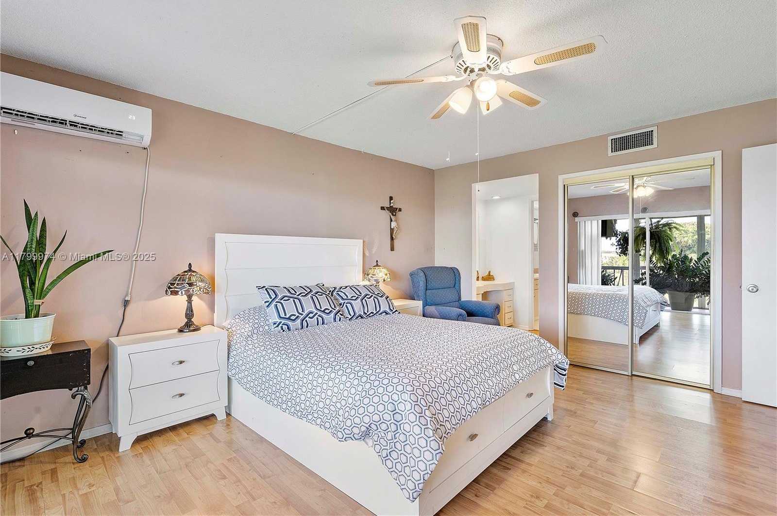 Small Image of 4800 HILLCREST LN #503, Hollywood Number 24