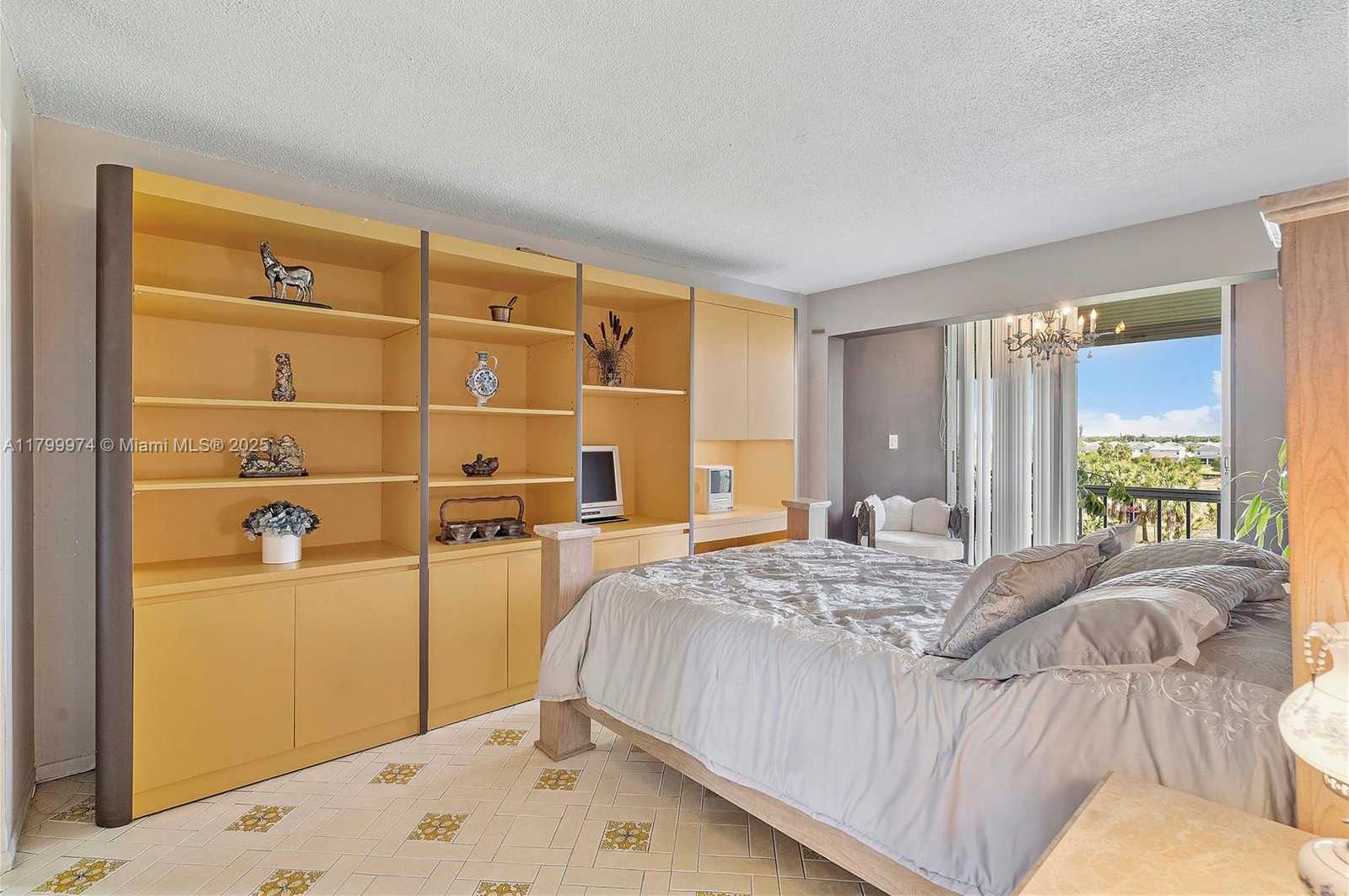 Small Image of 4800 HILLCREST LN #503, Hollywood Number 26