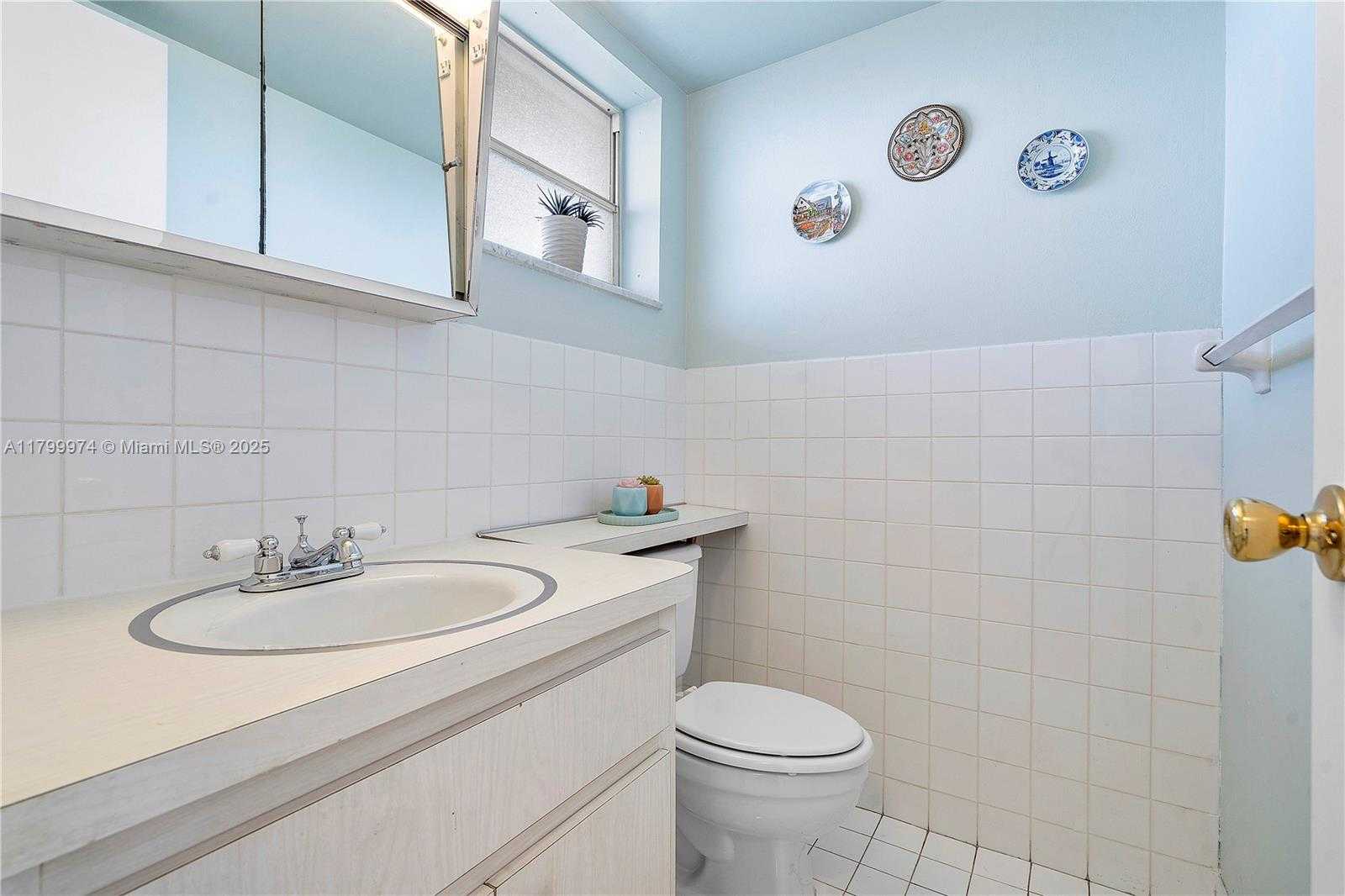 Small Image of 4800 HILLCREST LN #503, Hollywood Number 31