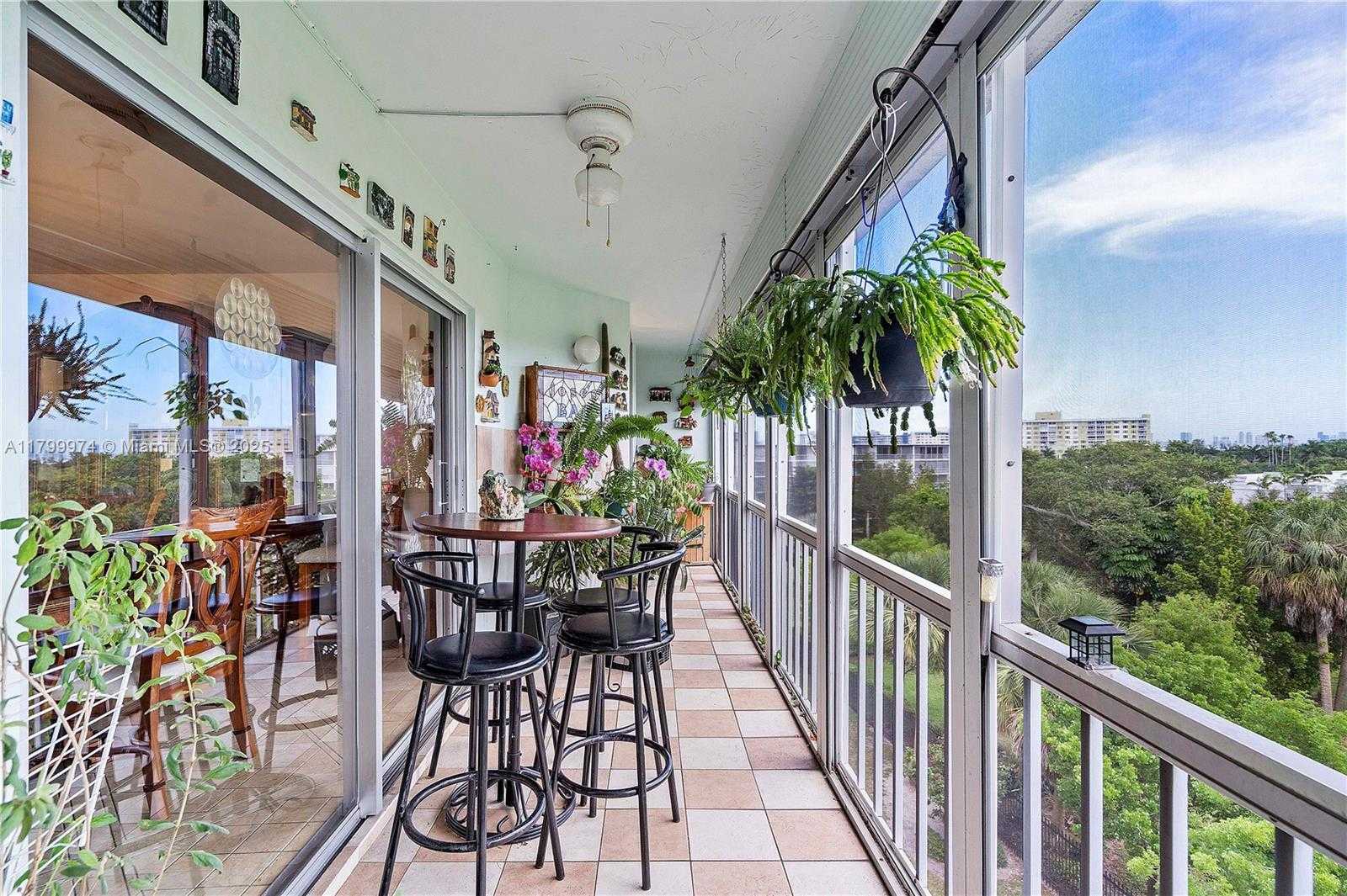 Small Image of 4800 HILLCREST LN #503, Hollywood Number 33