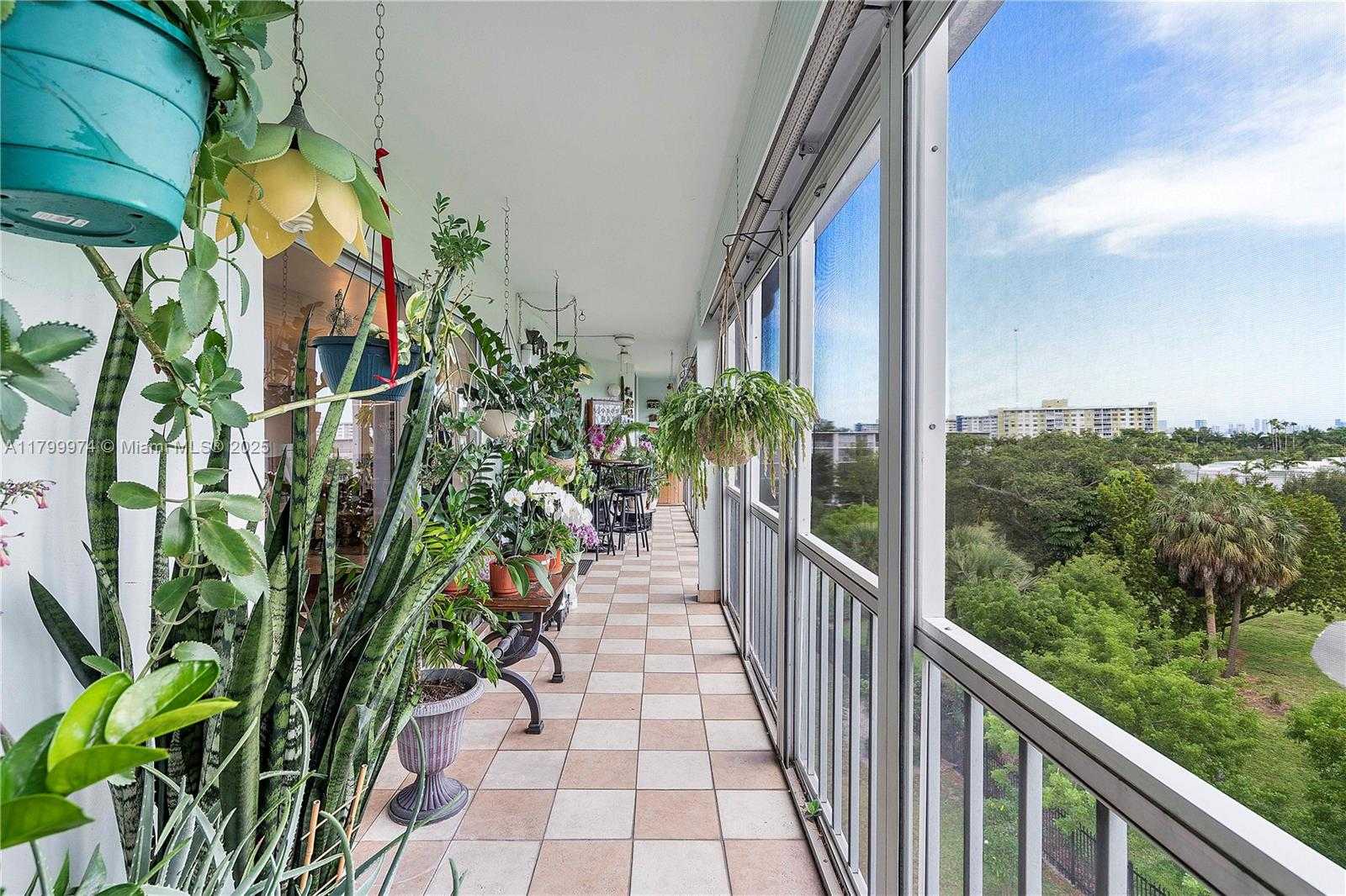 Small Image of 4800 HILLCREST LN #503, Hollywood Number 36
