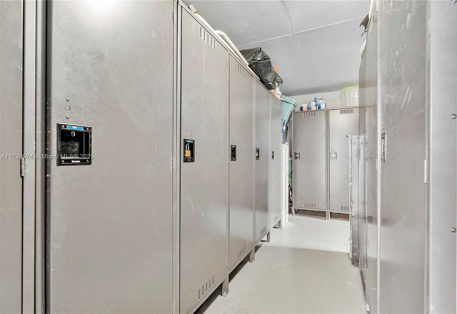Small Image of 4800 HILLCREST LN #503, Hollywood Number 37