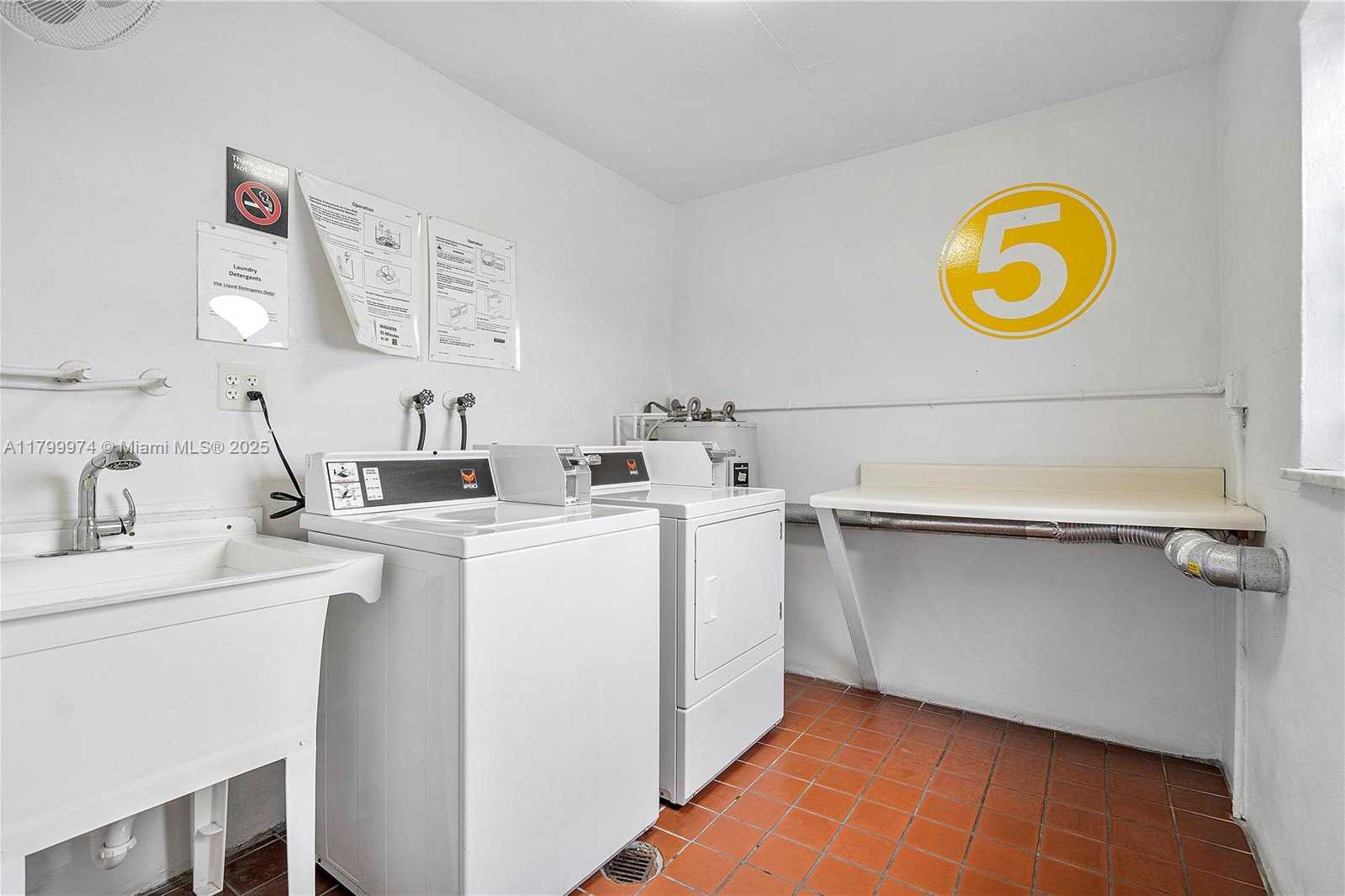 Small Image of 4800 HILLCREST LN #503, Hollywood Number 38