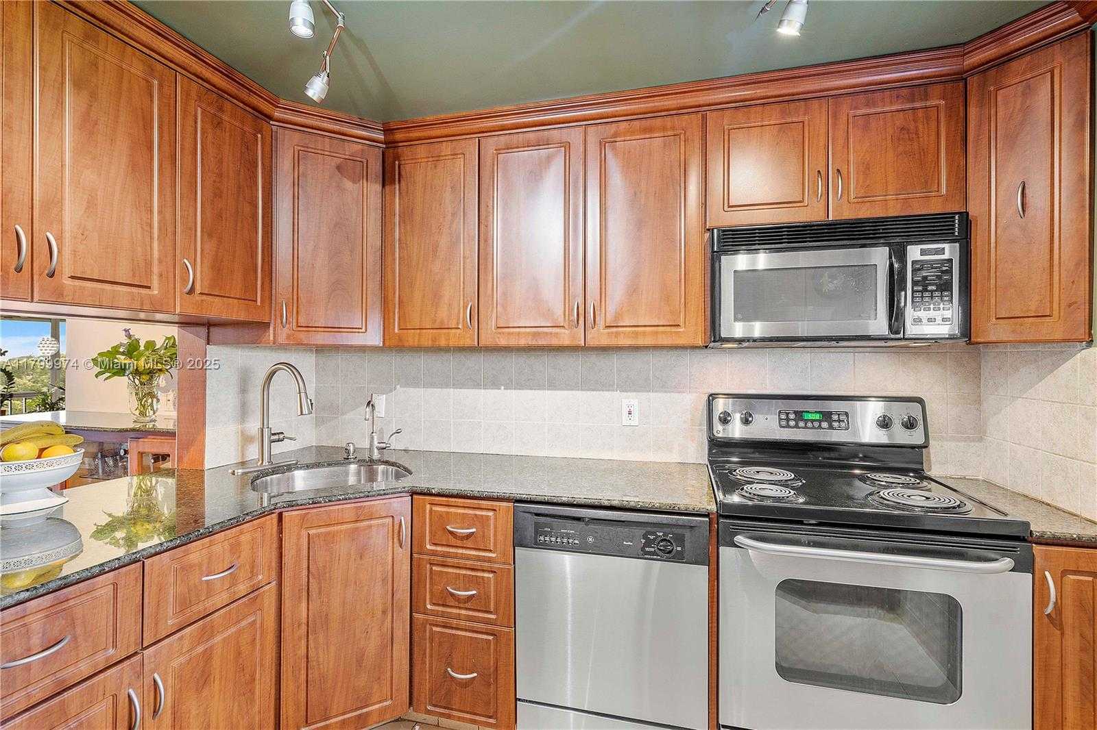 Small Image of 4800 HILLCREST LN #503, Hollywood Number 6