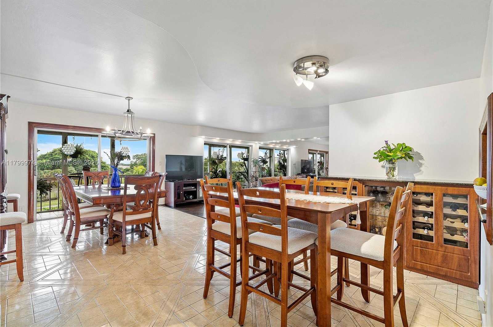 Small Image of 4800 HILLCREST LN #503, Hollywood Number 9