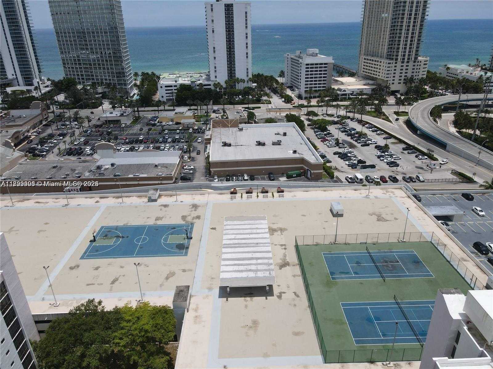 Small Image of 17021 NORTH BAY RD #105, Sunny Isles Beach Number 11