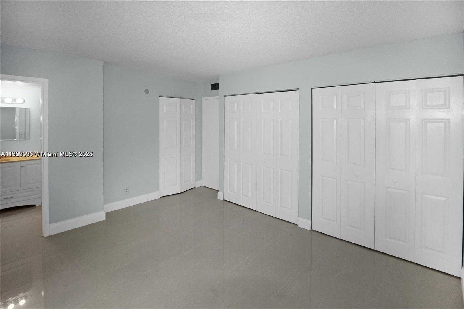 Small Image of 17021 NORTH BAY RD #105, Sunny Isles Beach Number 5