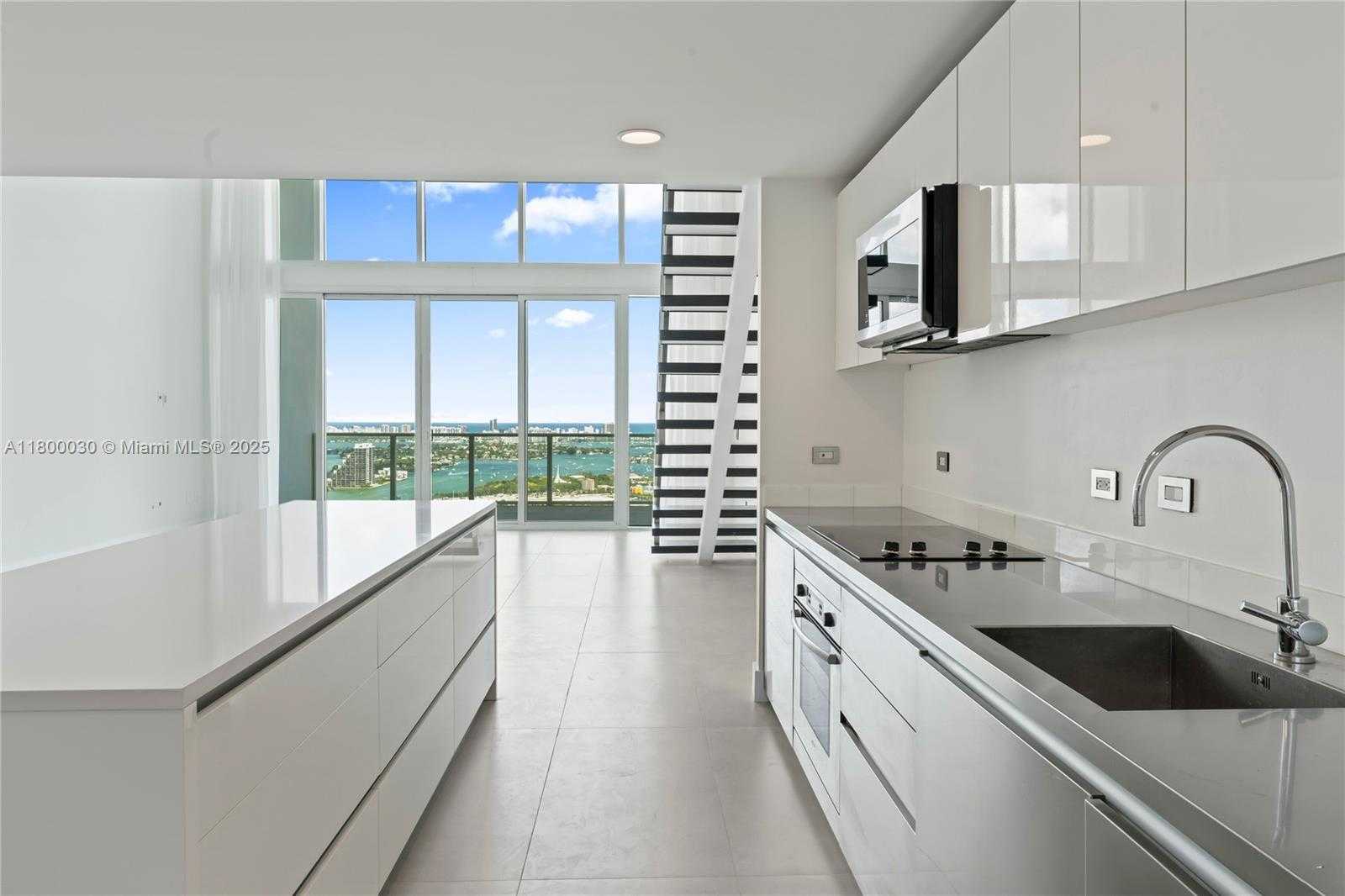 Small Image of 1040 BISCAYNE BLVD #3802, Miami Number 5
