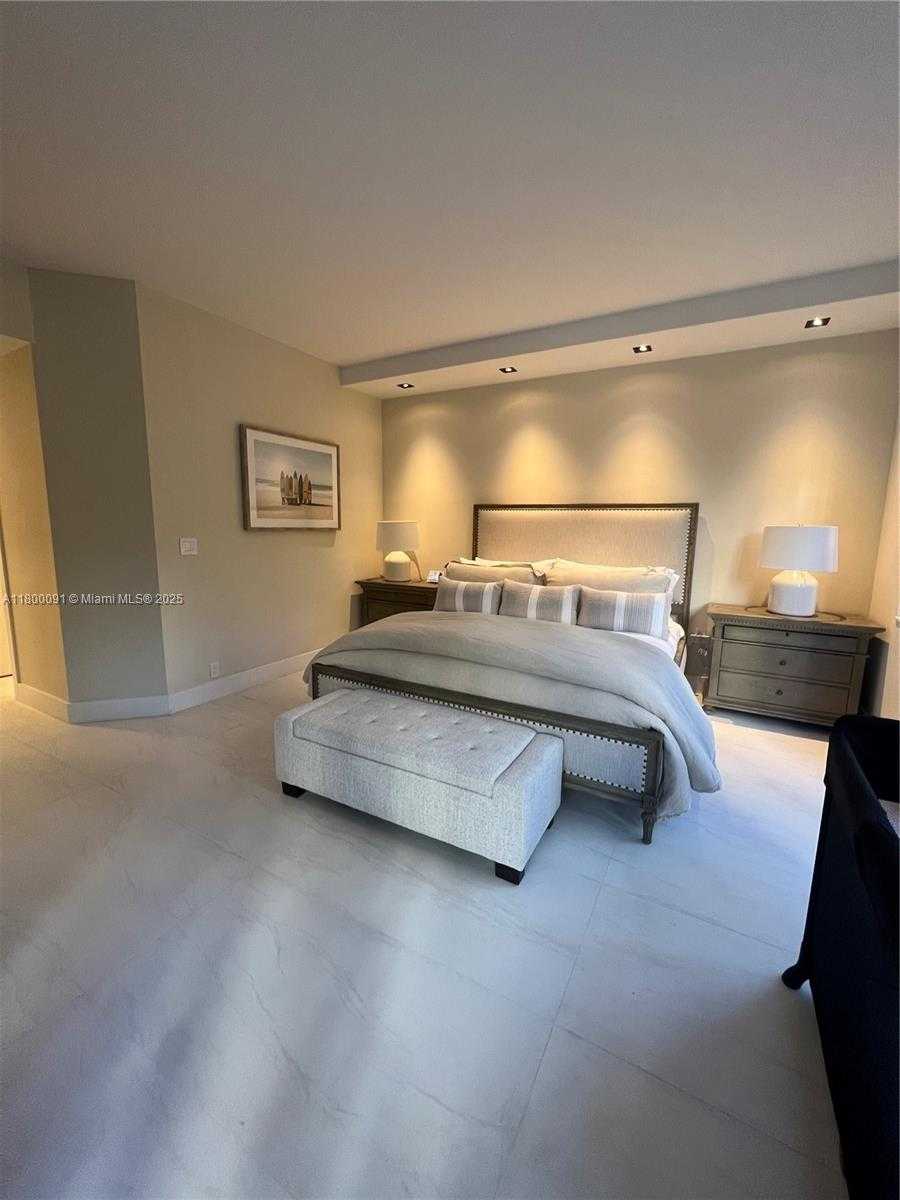 Small Image of 3900 ISLAND BLVD #B308, Aventura Number 11