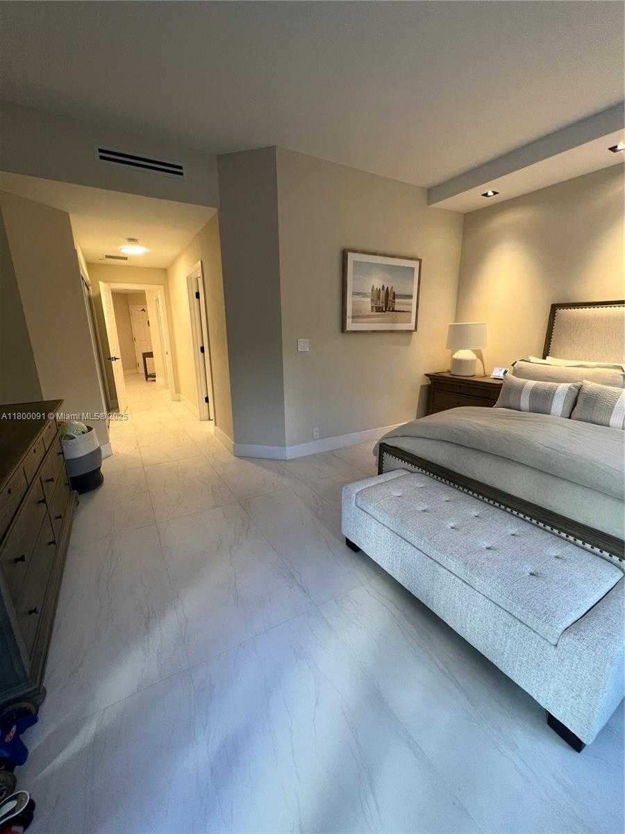 Small Image of 3900 ISLAND BLVD #B308, Aventura Number 12