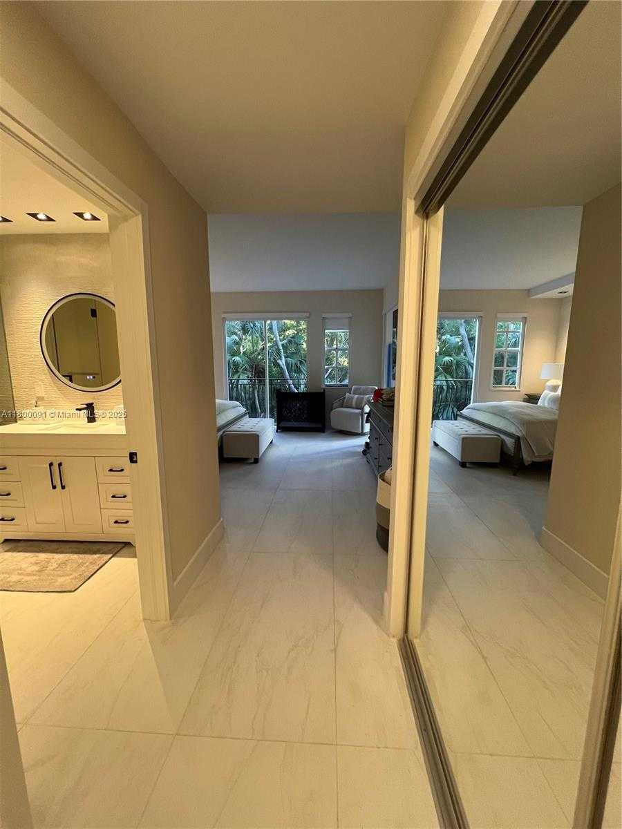 Small Image of 3900 ISLAND BLVD #B308, Aventura Number 14