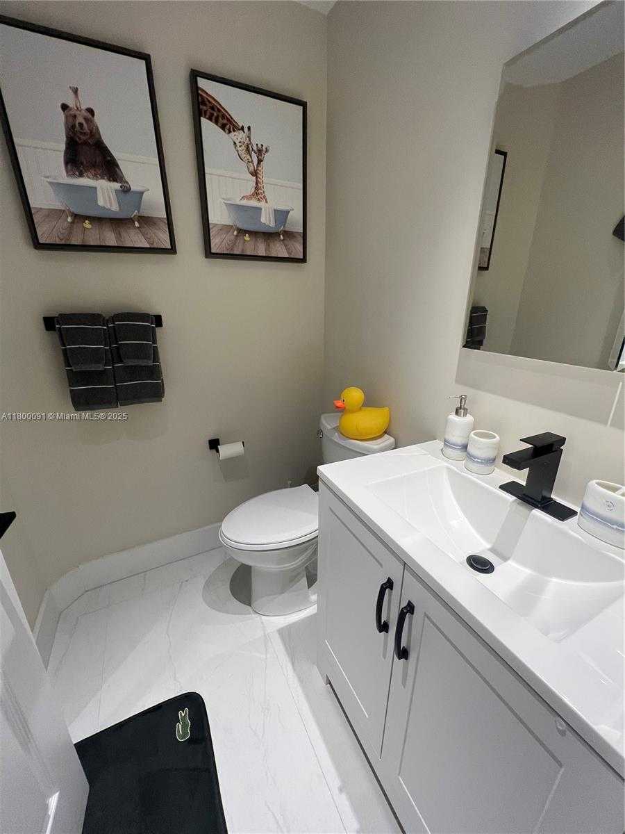 Small Image of 3900 ISLAND BLVD #B308, Aventura Number 16