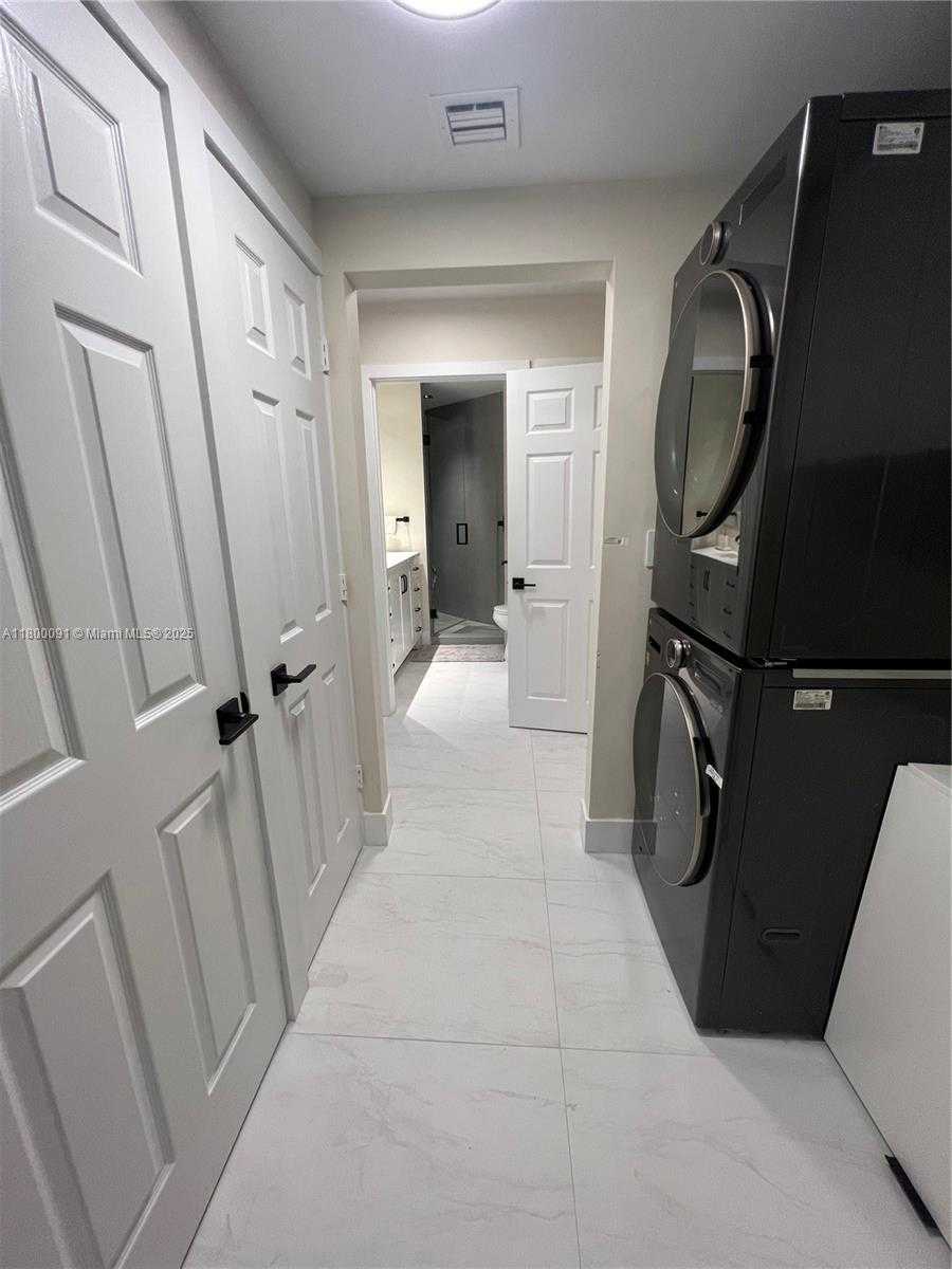 Small Image of 3900 ISLAND BLVD #B308, Aventura Number 24