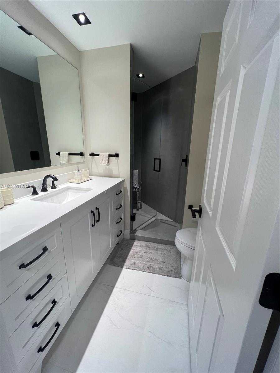 Small Image of 3900 ISLAND BLVD #B308, Aventura Number 25
