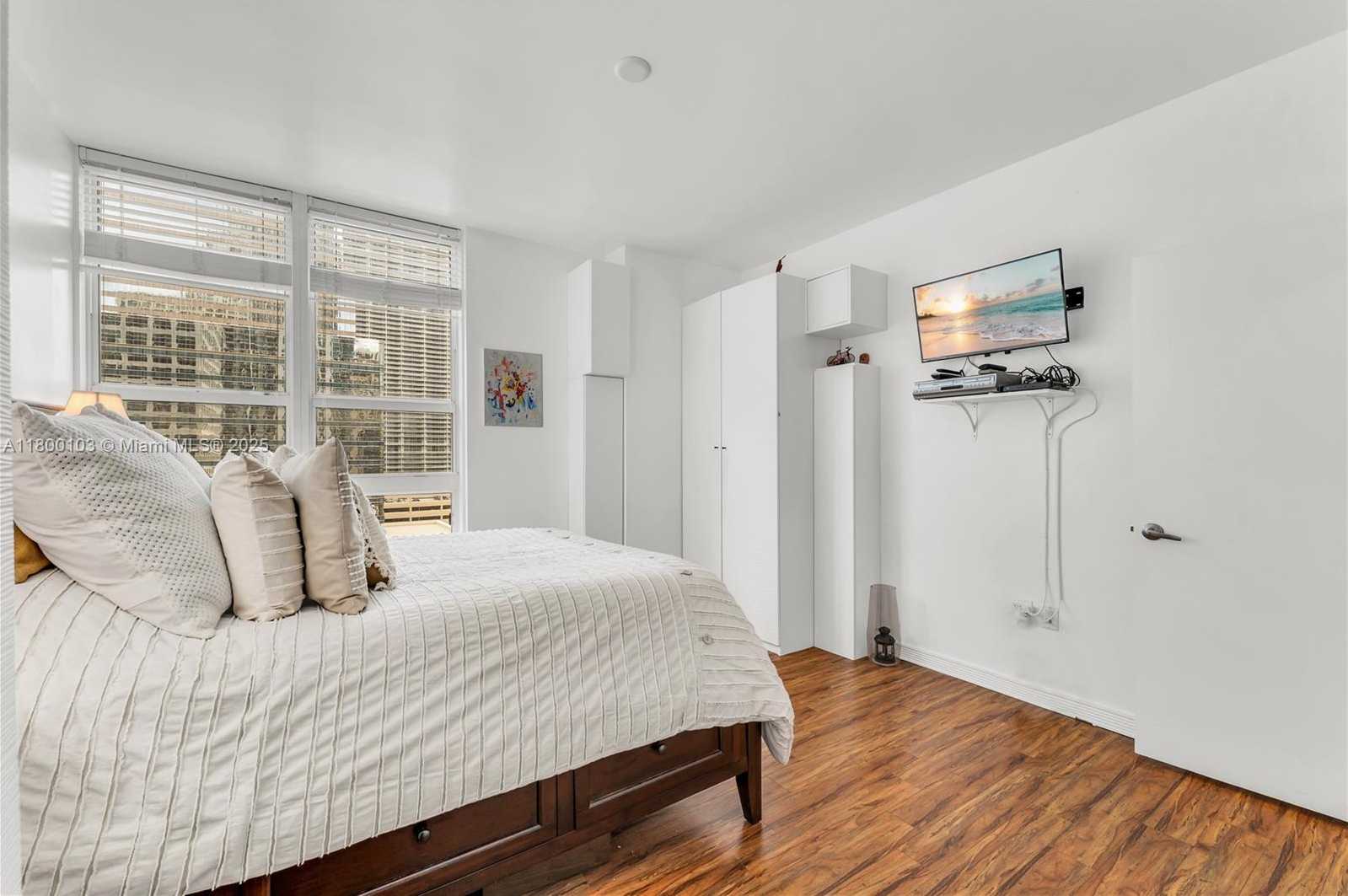 Small Image of 950 BRICKELL BAY DR #1108, Miami Number 10