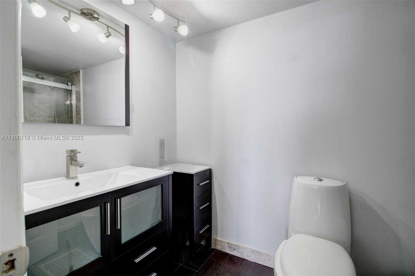 Small Image of 6770 INDIAN CREEK DR #6O, Miami Beach Number 13