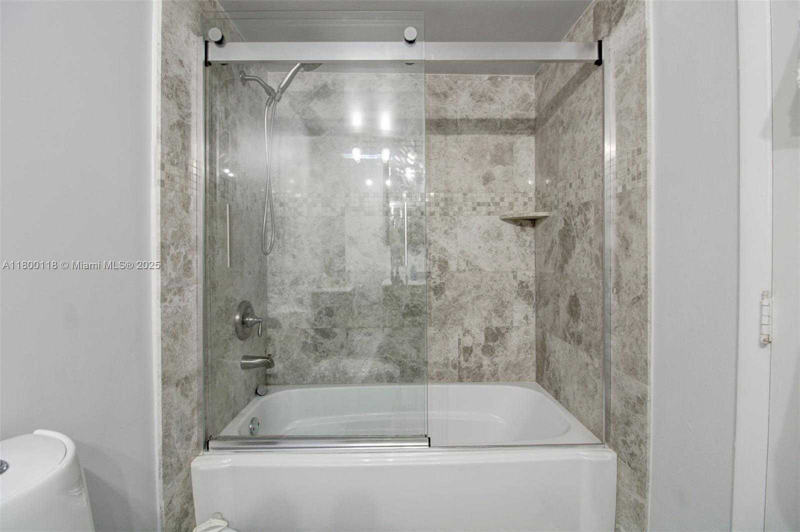 Small Image of 6770 INDIAN CREEK DR #6O, Miami Beach Number 14