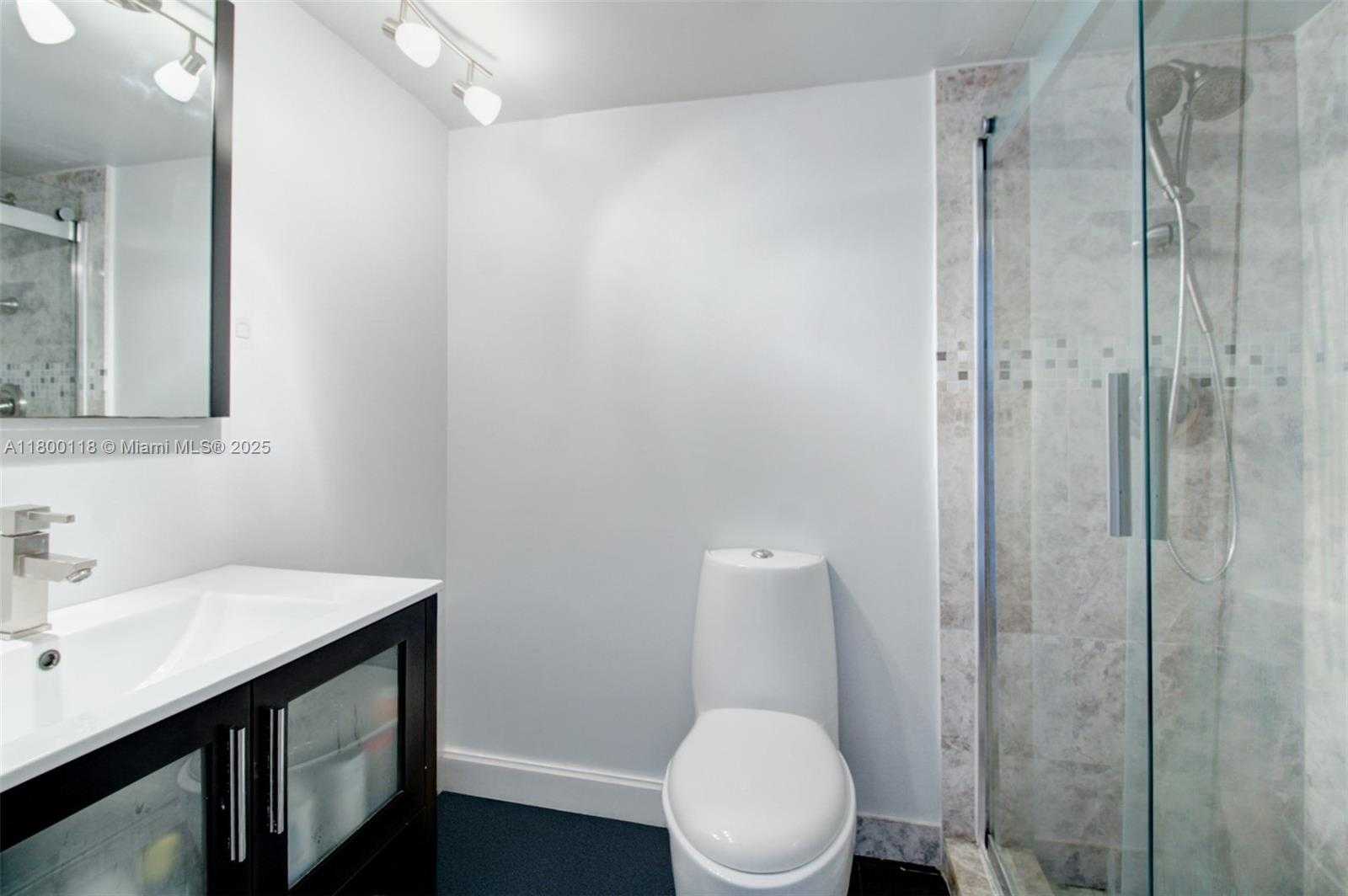 Small Image of 6770 INDIAN CREEK DR #6O, Miami Beach Number 16