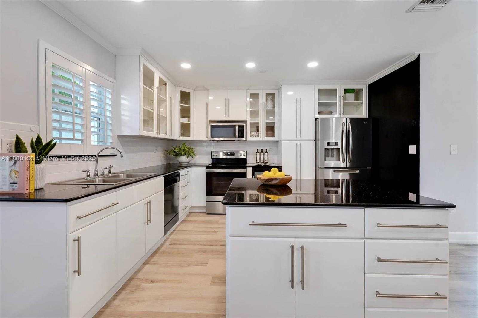 Small Image of 3172 VIRGINIA STREET, Coconut Grove Number 6