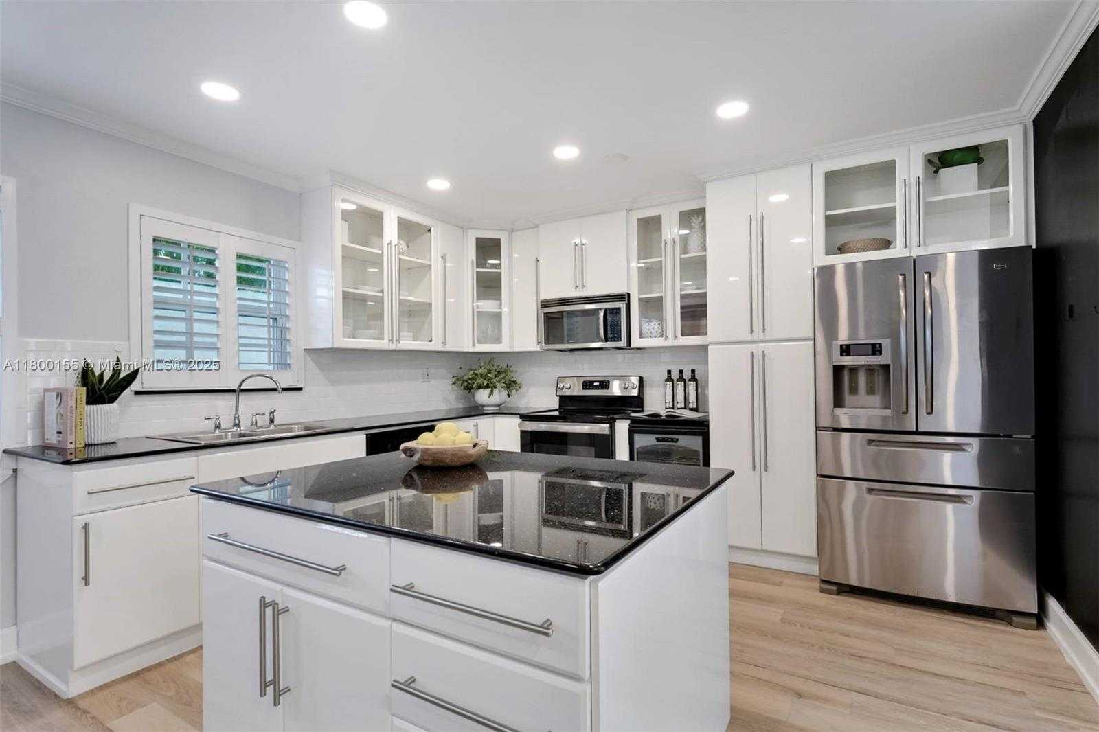 Small Image of 3172 VIRGINIA STREET, Coconut Grove Number 9